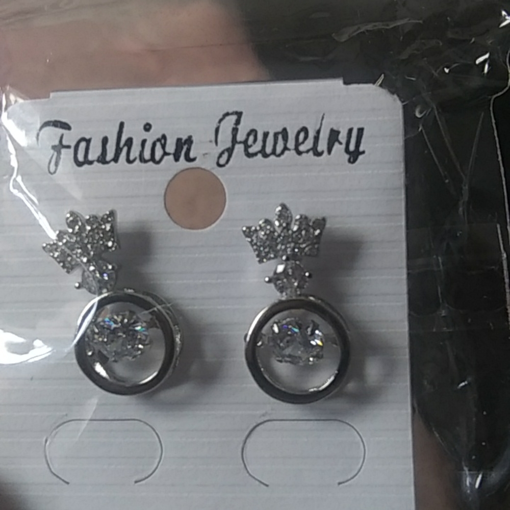 Dancing stone earrings